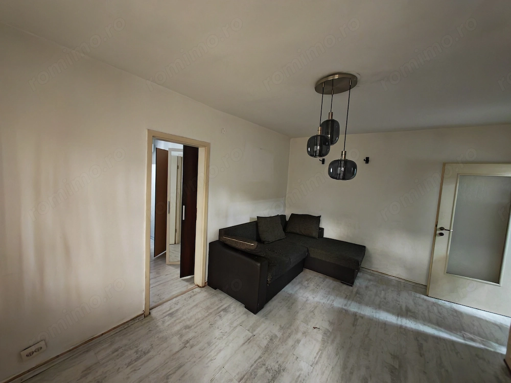 Apartament cu 2 camere, parter , balcon, zona Spitalul Județean 