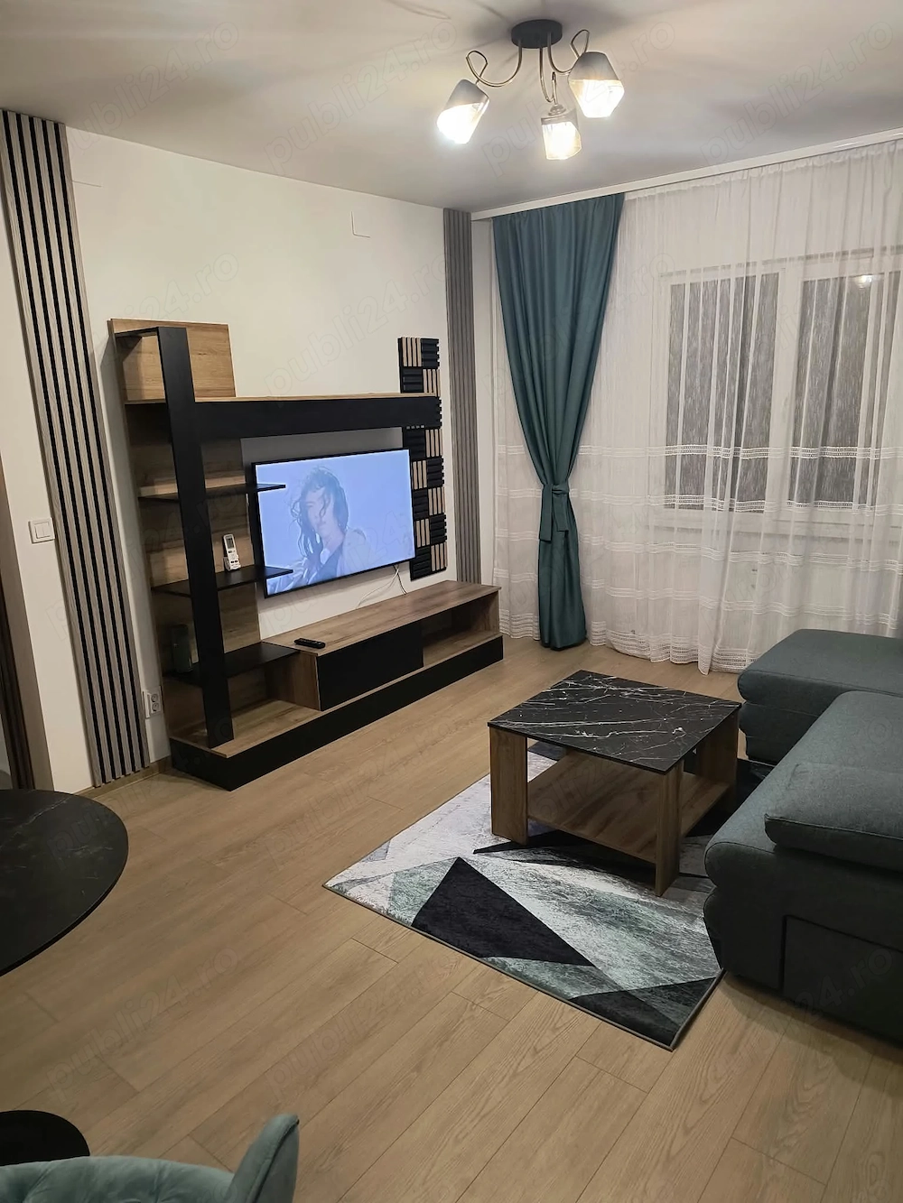 Proprietar, închiriez 2 camere, decomandat, renovat. Prima chirie 