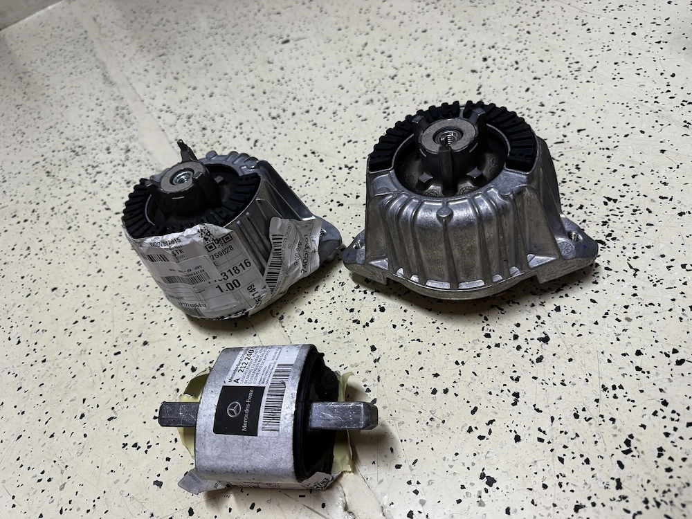 Tampoane motor Mercedes W204