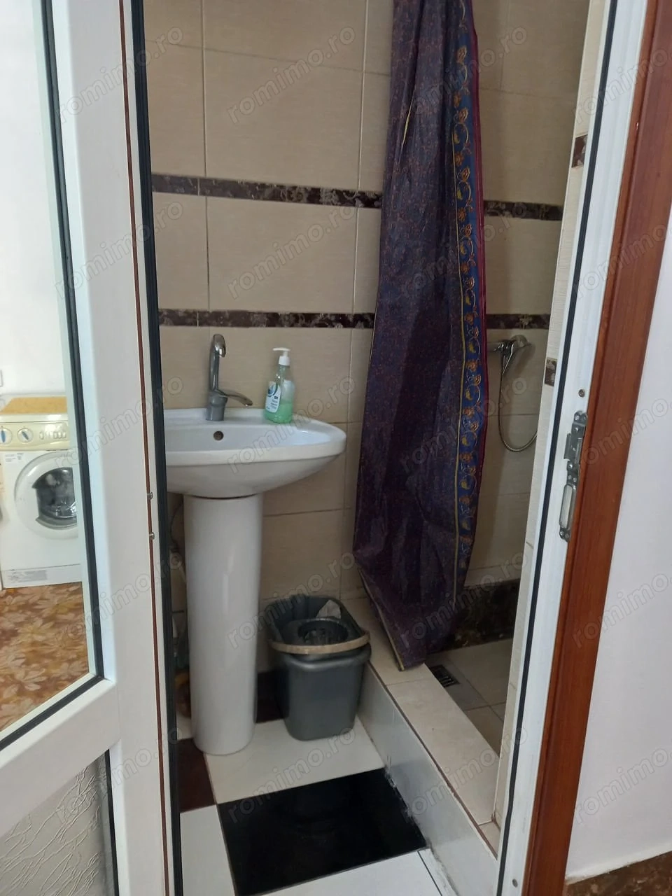 Ofer spre închiriere garsonieră în zona Apărătorii Patriei