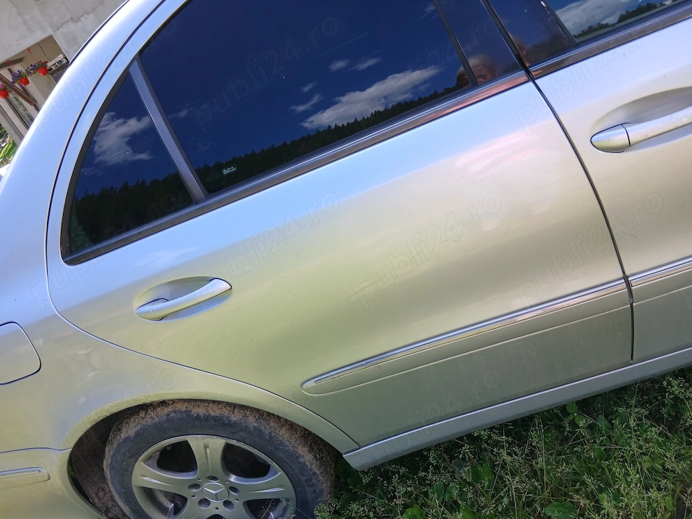 Vând Mercedes E 220 ptr dezmembrat