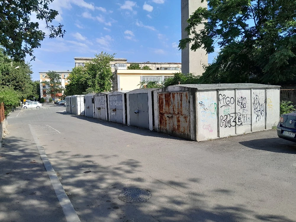 Închiriez GARAJ 