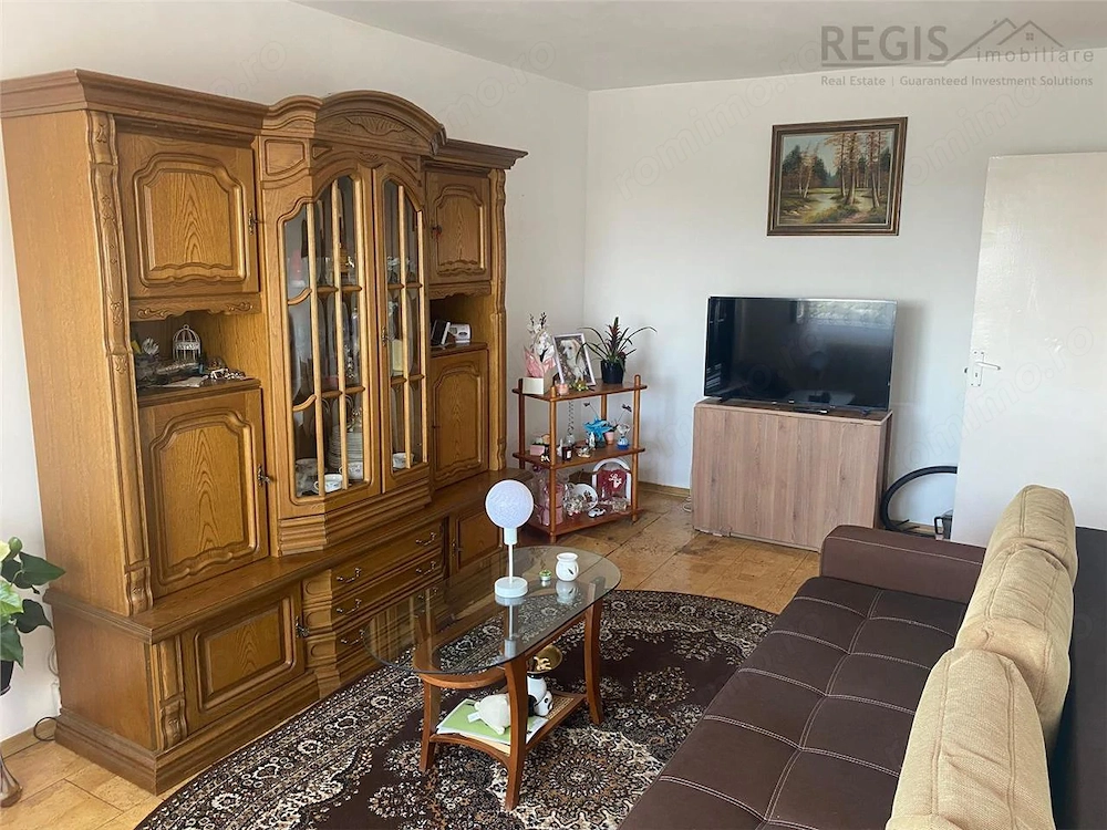 Apartament 3 camere decomandat | Calea Bucure #537;ti | Luminos  #537;i spa #539;ios