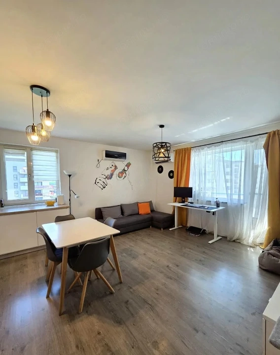 Apartament 3 camere la cheie, zona Vivo