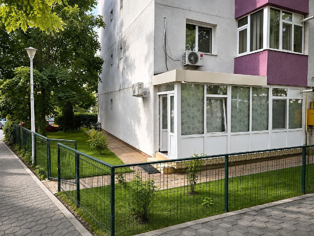 Spațiu comercial 56 mp + grădină + garaj + parcare | lângă Palatul de Justiție Iași