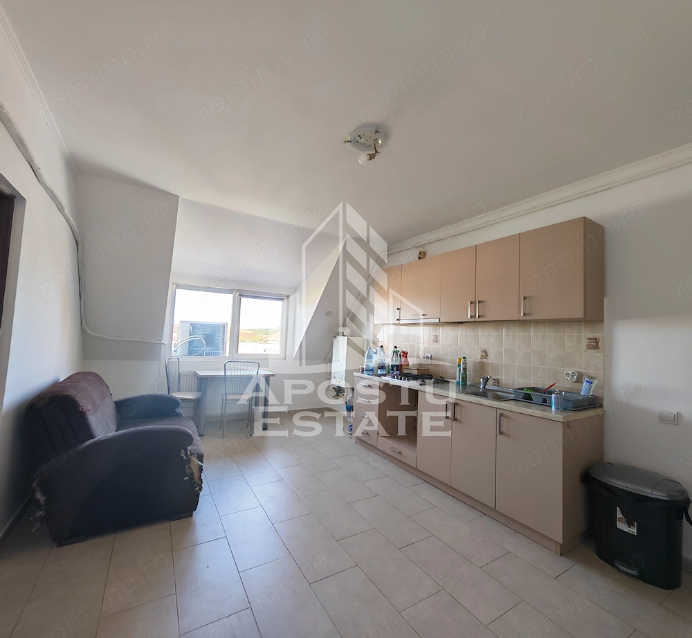 Apartament cu 3 camere, de vanzare, centrala proprie, zona Lipovei