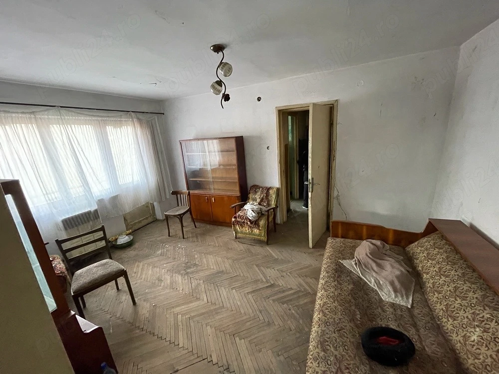 Vand apartament 2 camere tg ocna 