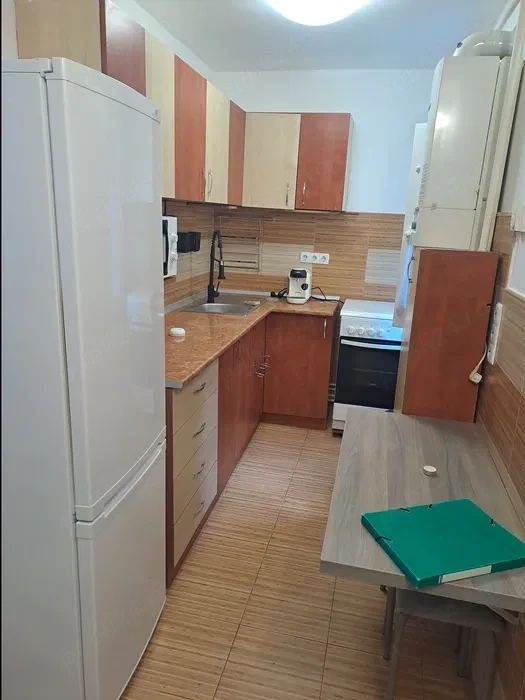Apartament 1 camera decomandat etaj 3 mare Liceul Auto Freidorf centrala proprie mobilat utilat