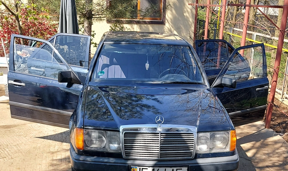 vand Mercedes W124, masina istorica in stare buna de functionare