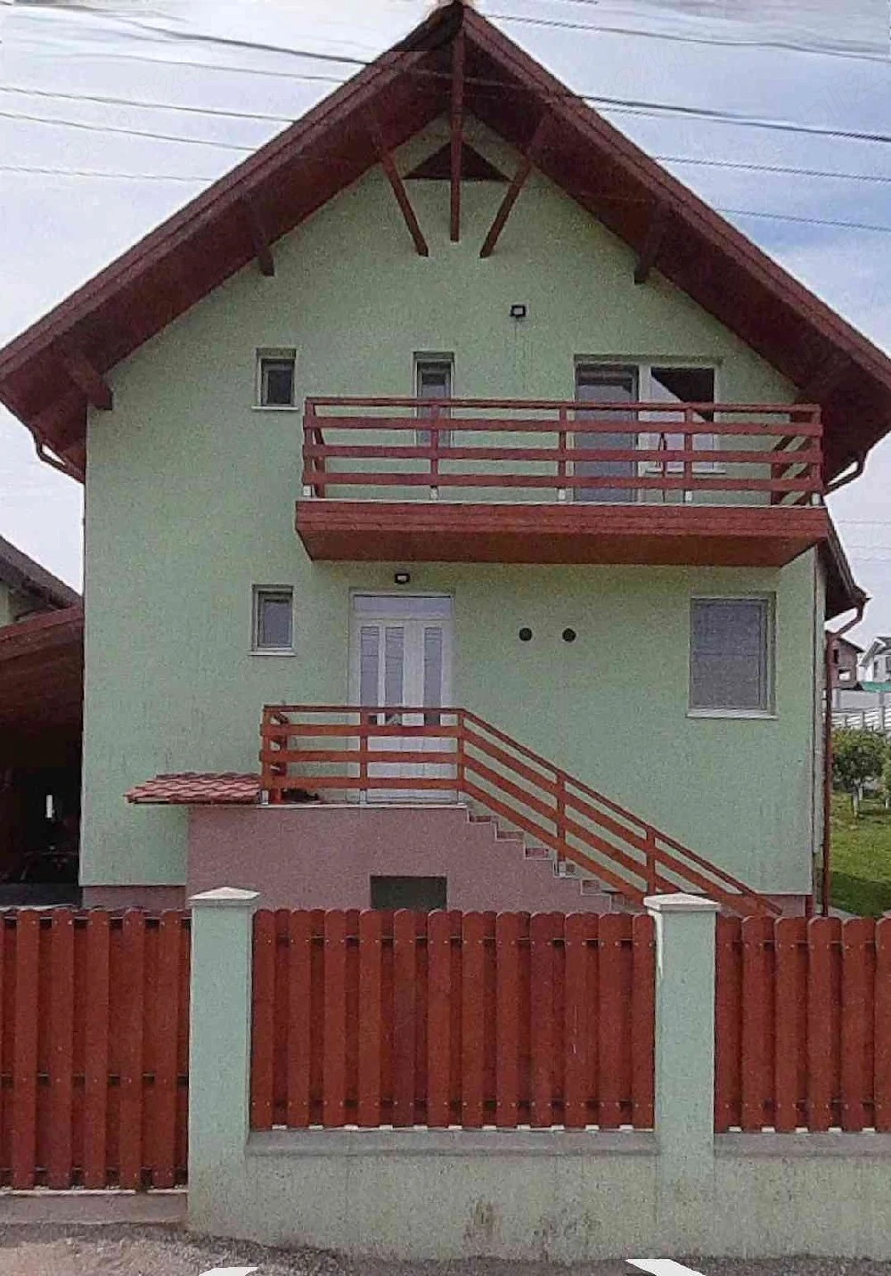 Casă de familie în cartier rezidențial din Livezeni   815 mp teren, garaj, livadă, aproape de Târgu