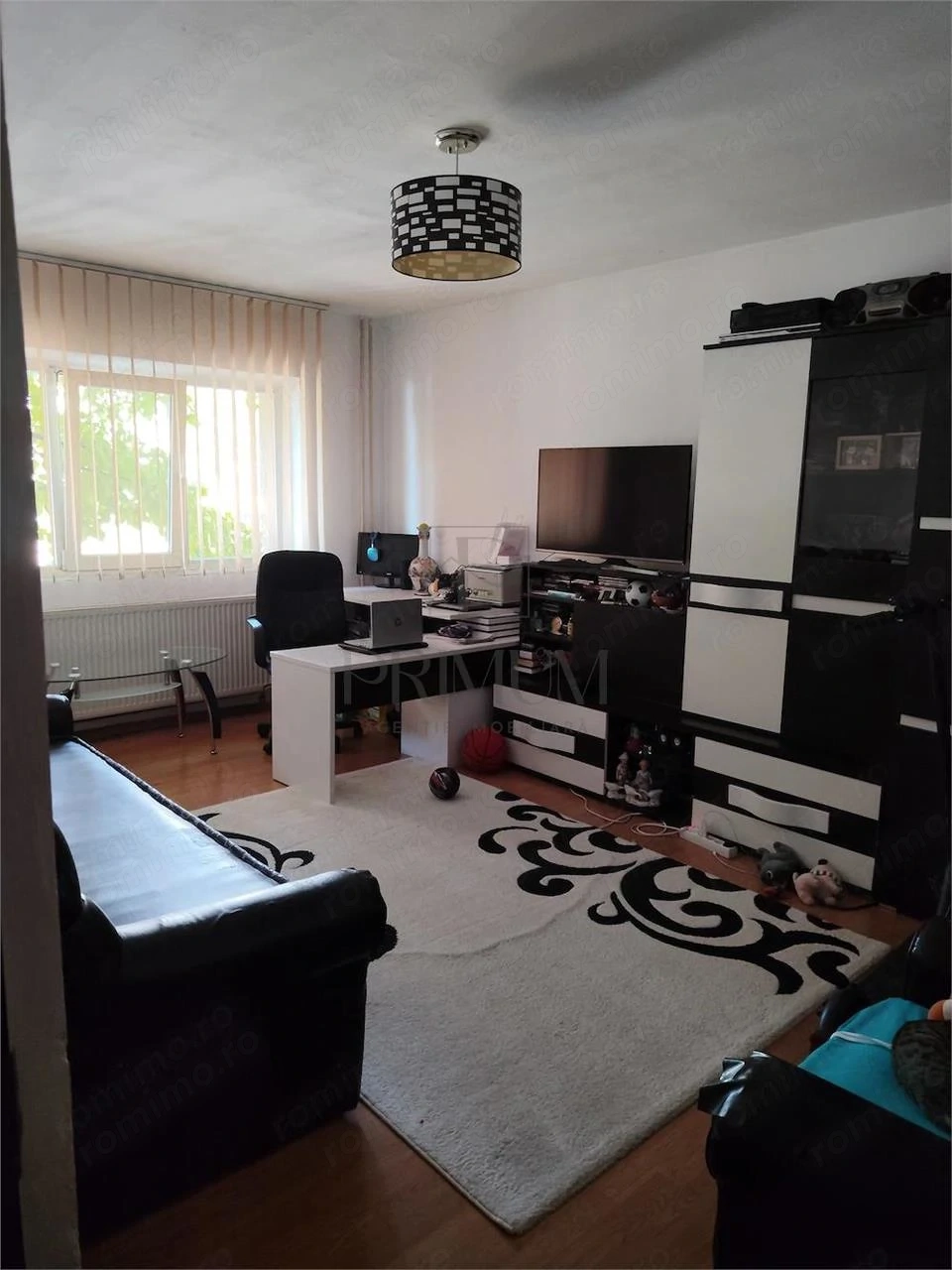 LUNEI - PARTER - BLOC IZOLAT - 3 CAMERE - 2 BAI - CENTRALA PROPRIE - DECOMANDAT