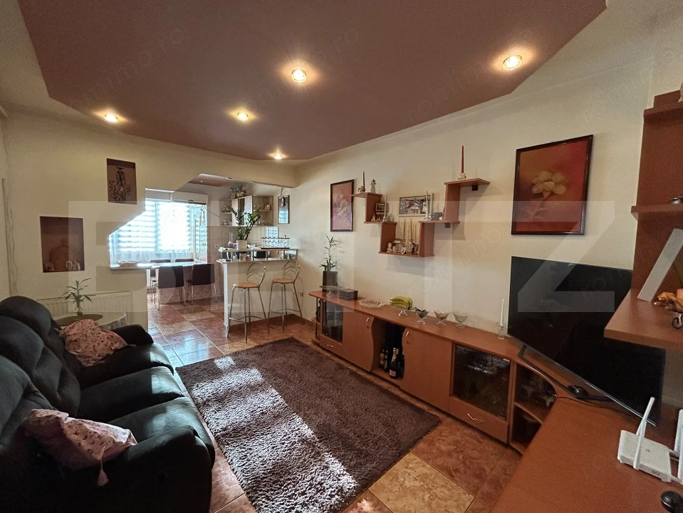 Apartament de vanzare, 3 camere, 70 mp, zona Aiud