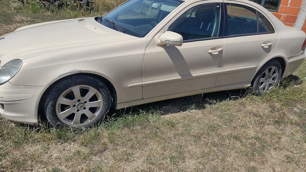 Vând Mercedes E200