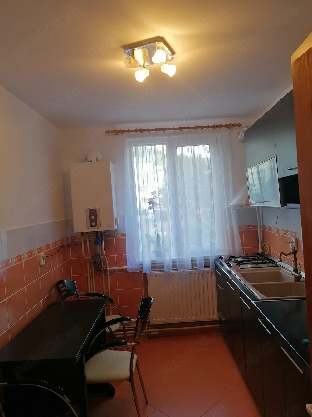 Închiriez apartament decomandat cu 2 camere.