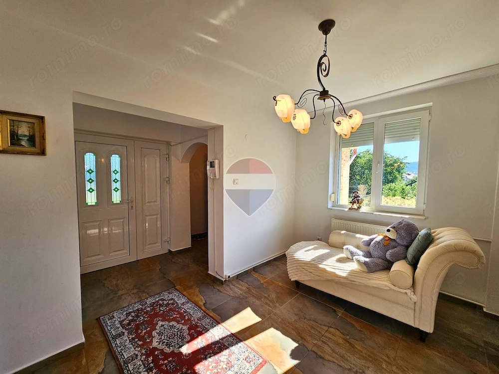 Vila tip duplex Banesti, 341 mp utili, garaj, vedere Caraiman