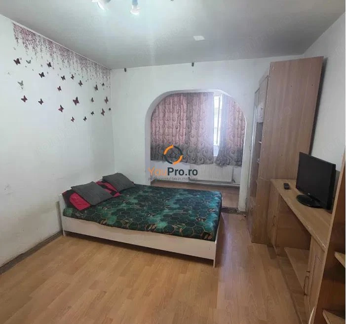 Garsoniera Spatioasa cu Balcon Etaj Intermediar
