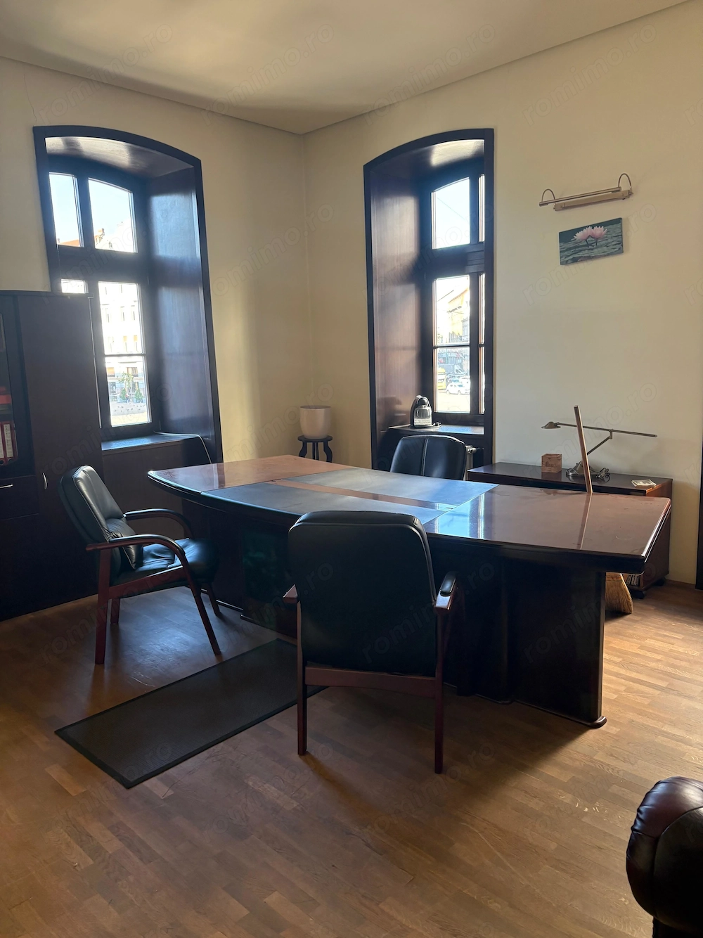 Ofer spatiu de birou 60 mp cu baie proprie 2 incaperi situat in Piata Operei cu vedere in Piata
