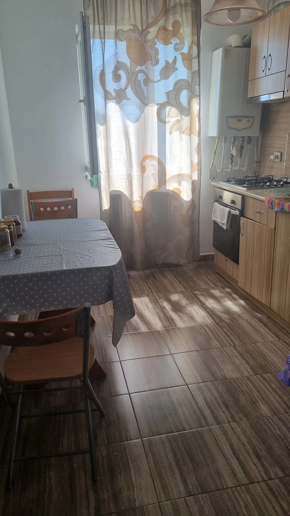 Închiriez apartament cu 2 camere 