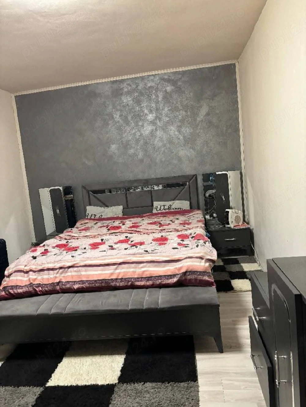 Vând casă la etaj ...  strada( Carpați nr 20  In zonă McDonald's Carrefour Penny 