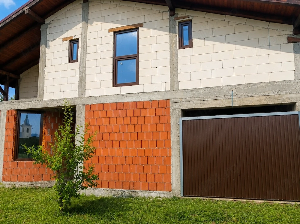Vand villă semifinisată, la Hideaga (MM)