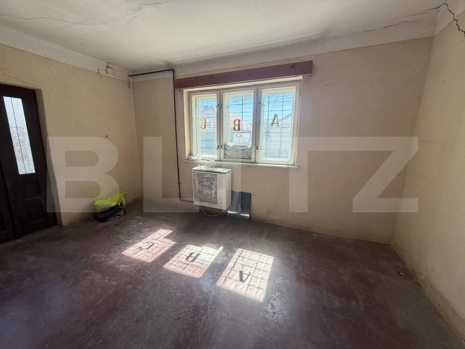 Casa de vanzare, in SImleu Silvaniei. cu 3 camere.