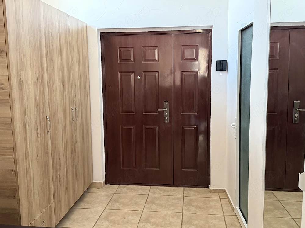 Închiriez apartament cu 3 camere pe termen lung sau scurt.