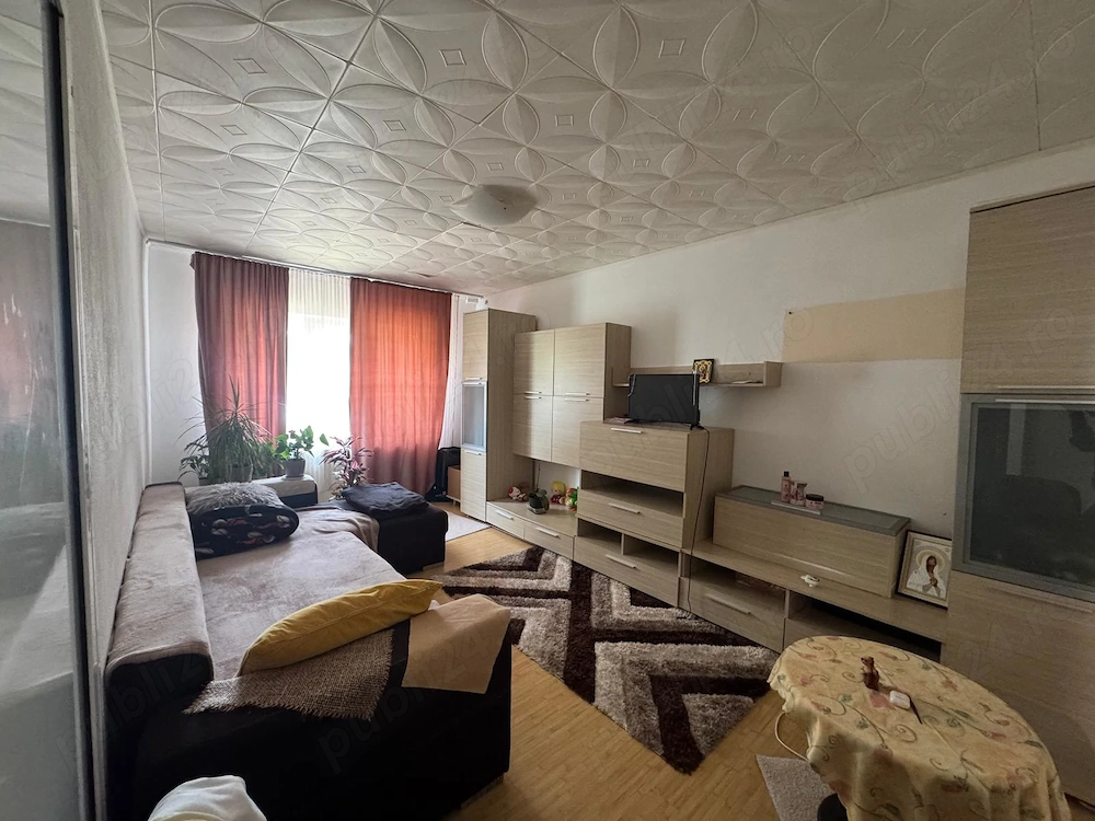 Vand apartament decomandat cu 2 camere la parter( 47m).