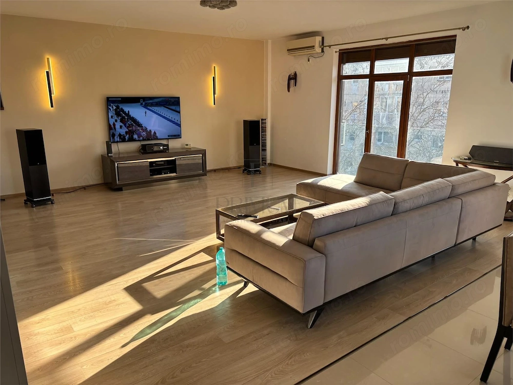 Apartament tip Penthouse | 95 mp | Singur pe nivel | Living 56 mp | Complex reziden #539;ial