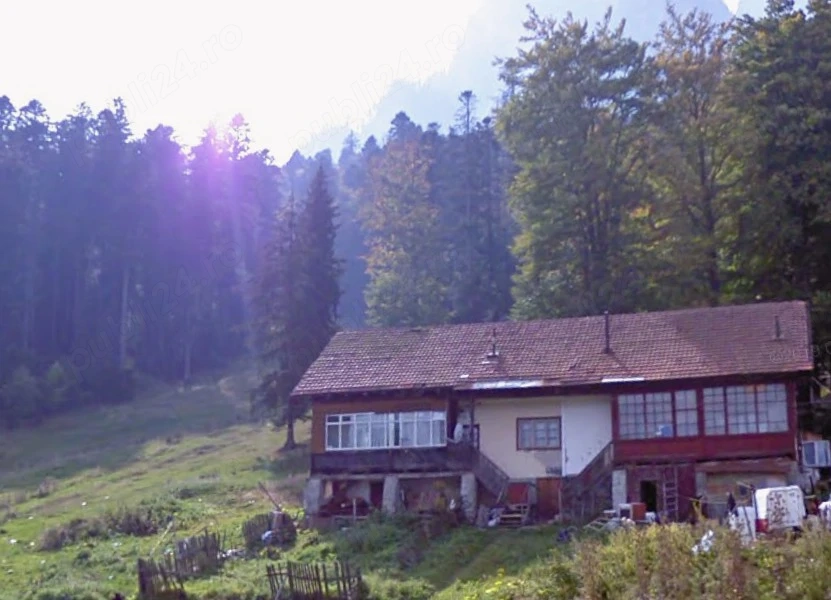 Jumătate de casă la munte   De renovat!