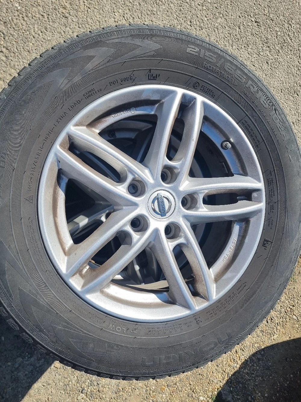 4 cauciucuri de iarna 215 65 16 cu jante de aliaj 5x114.3 de nissan si Duster