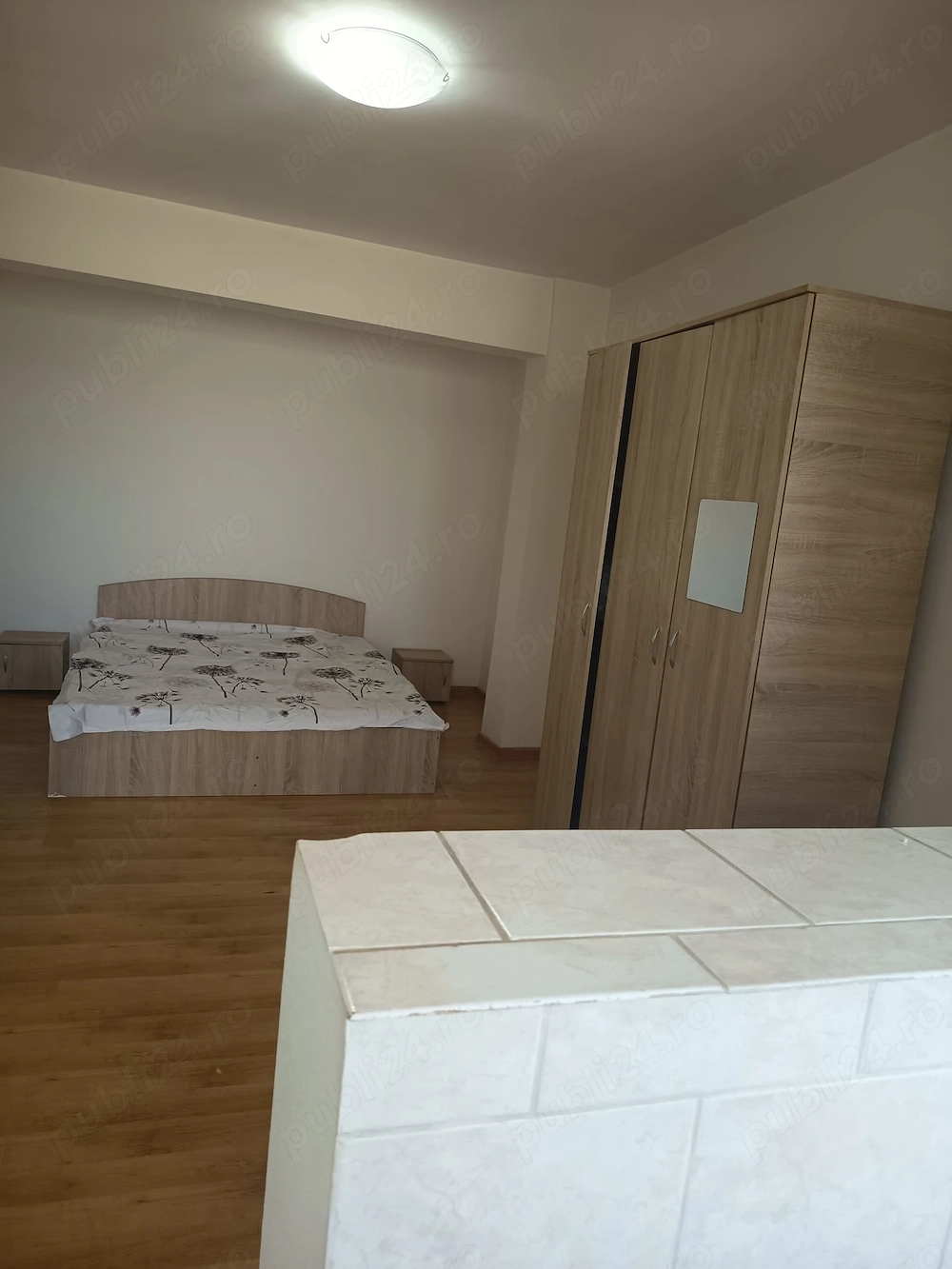 Închiriez garsonieră 