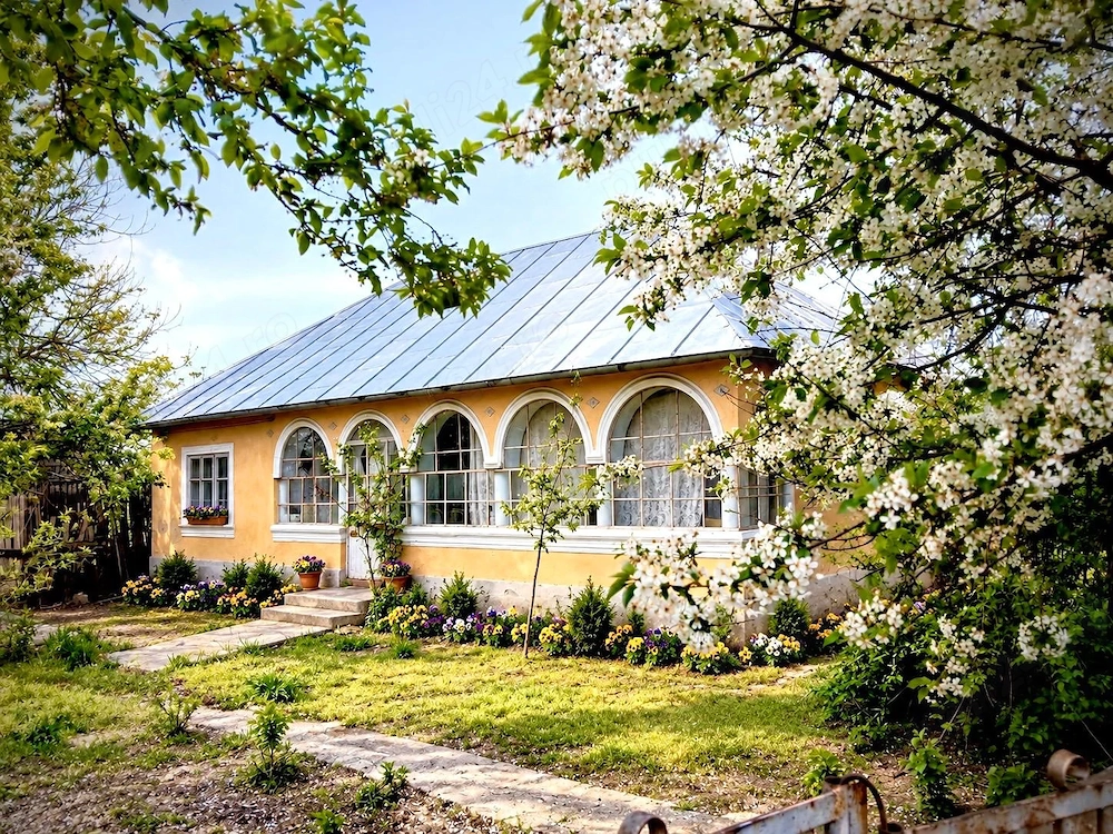 Vând casă cu teren, zonă liniștită  Drăgănești-Olt - 