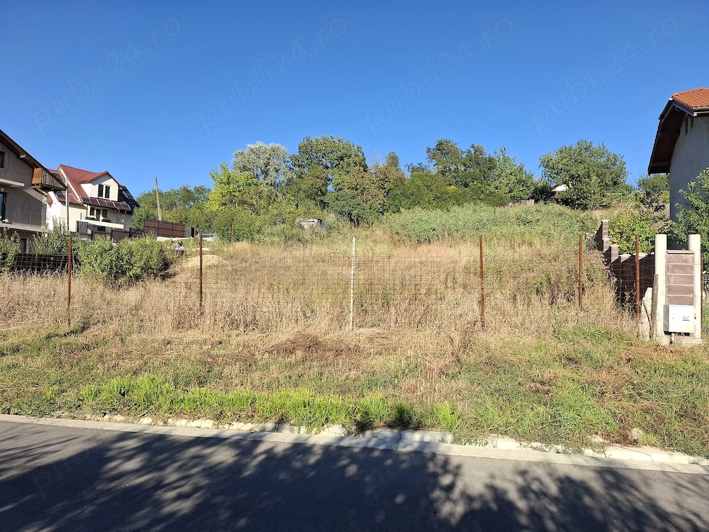 Vând teren în valea lupului