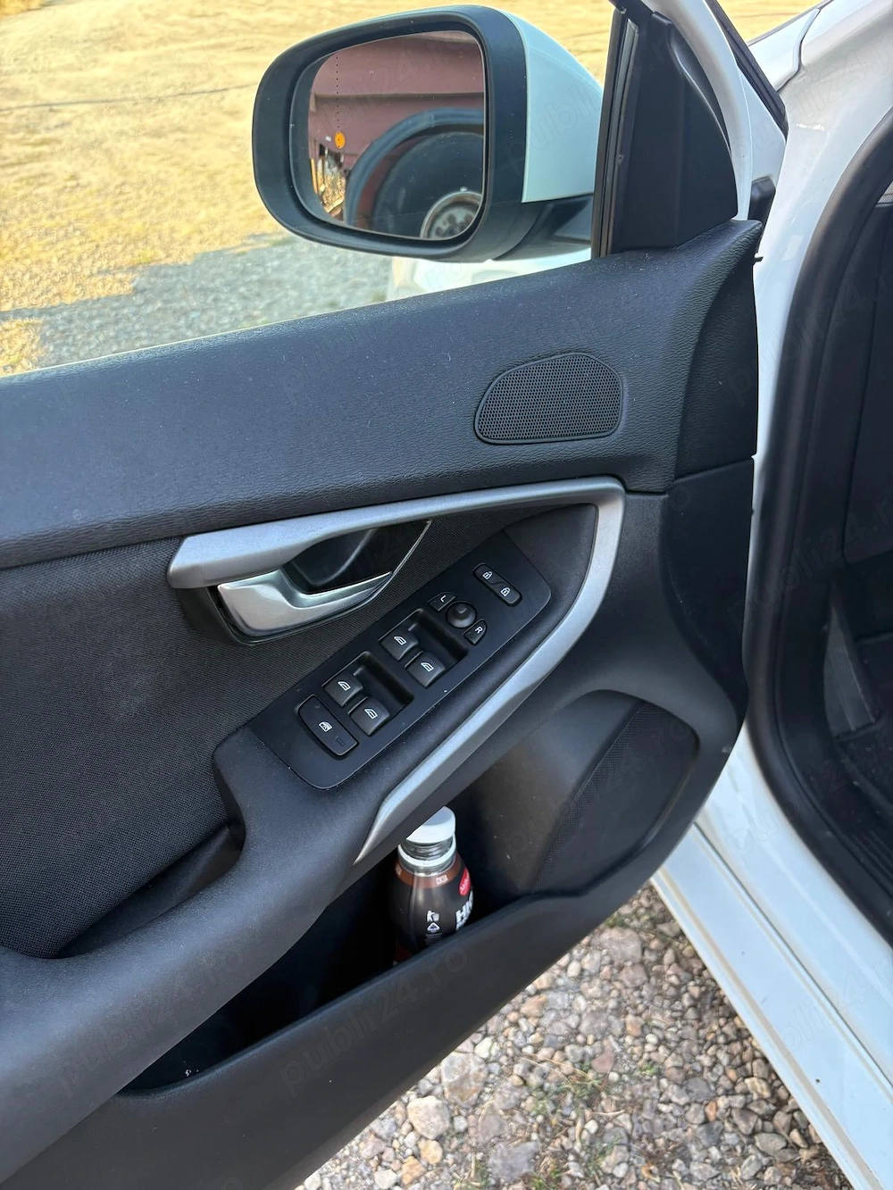 Vand Volvo V40 , diesel,automatic,2016, foarte bine intratinuta   Pret 9000 euro. Tel  