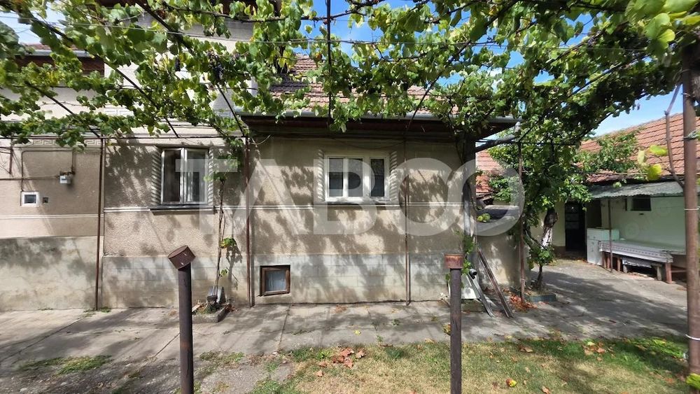 Casa de vanzare in Lancram teren 800 mp la strada Principala