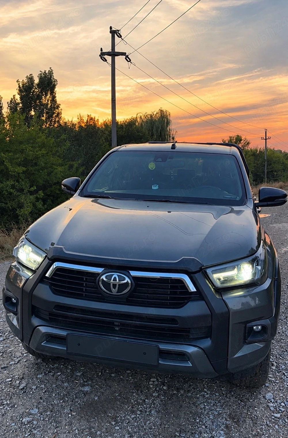 Vând Toyota Hilux 