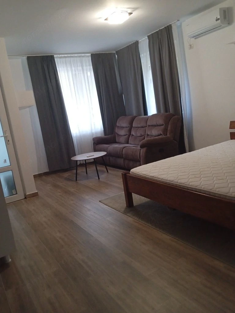 Studio cu gradina și terasa