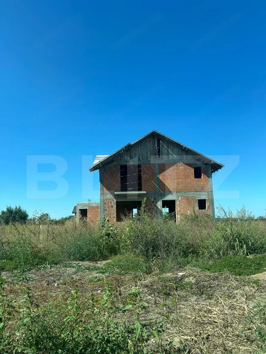 Casa de vanzare la rosu, 192 mp, teren 635 mp, zona Crevedia