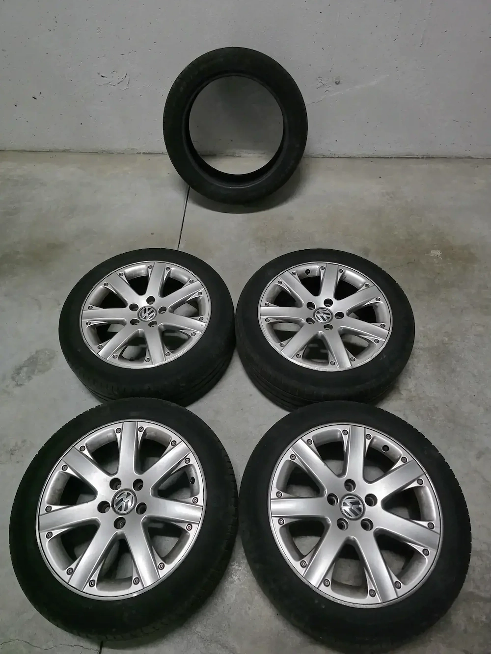 Set 4 Roti Vw - Jante Originale Aliaj cu Anvelope Michelin de Vara - 235 45 R17 Volkswagen