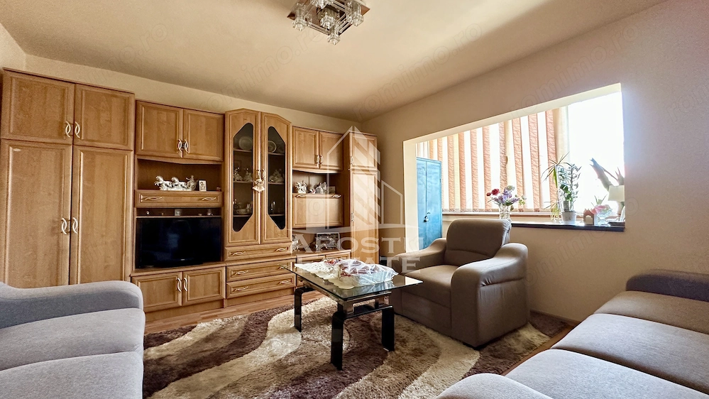 Apartament de vanzare cu 3 camere, decomandat,  Aradului  Timisoara