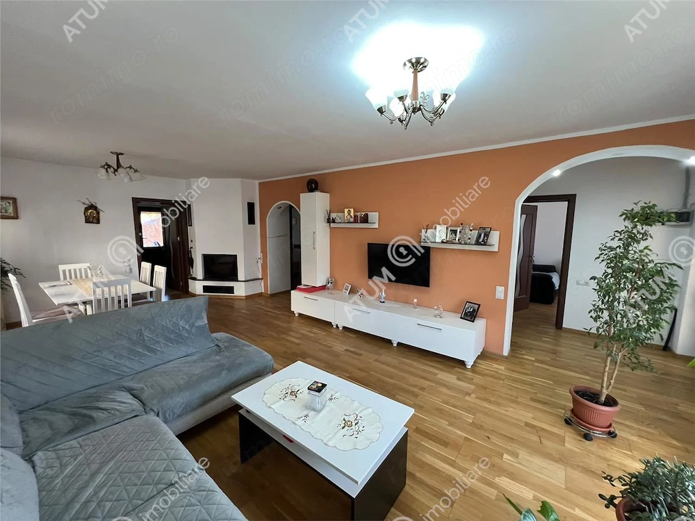 Casa 3 camere pivnita pod si teren 438 mp Calea Cisnadiei Sibiu