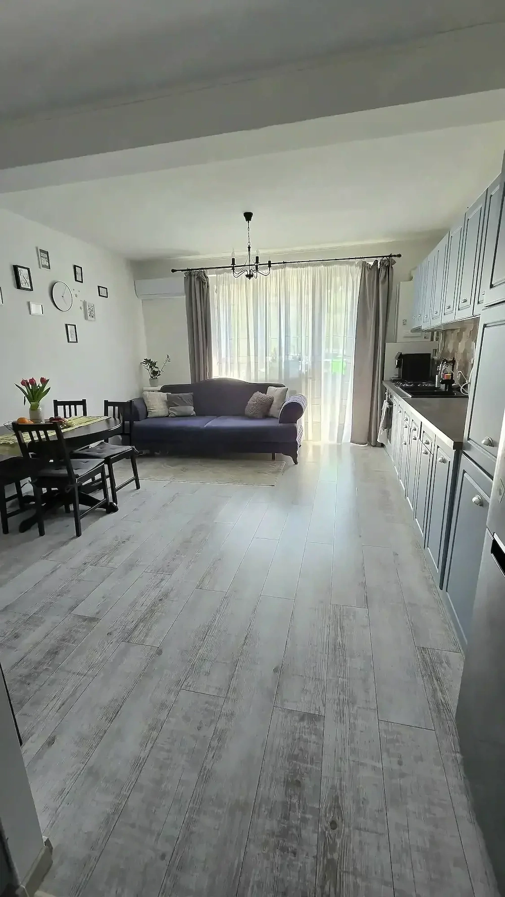PF vând apartament 3 camere, 59 mp + terasă 8 mp, 2 parcări, mobilat utilat