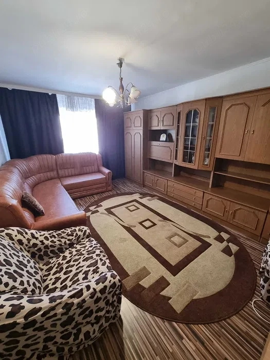 Inchiriez apartament cu 2 camere, T.Vladimirescu, et.1