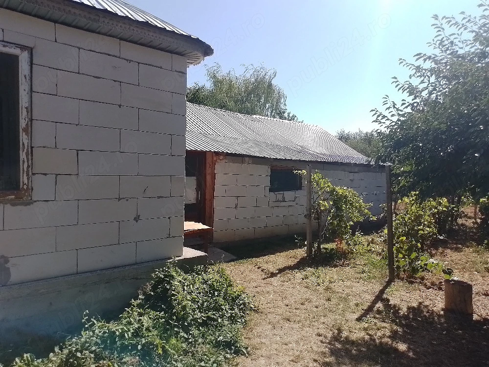 De vânzare! Casă bătrânească cu teren 
