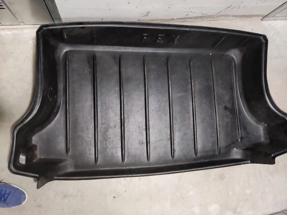 Tăviță portbagaj Toyota RAV4.