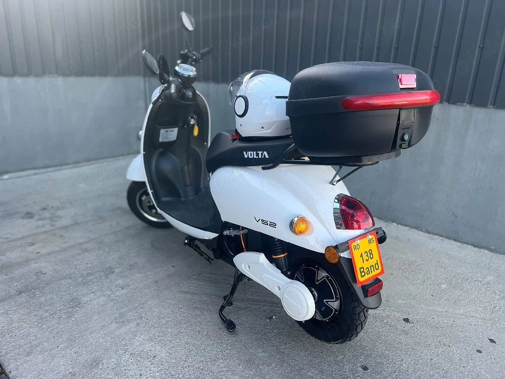 Scuter electric alb perlat 