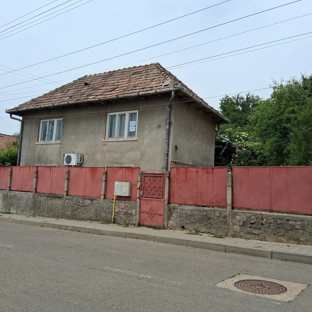  Casă de vânzare 