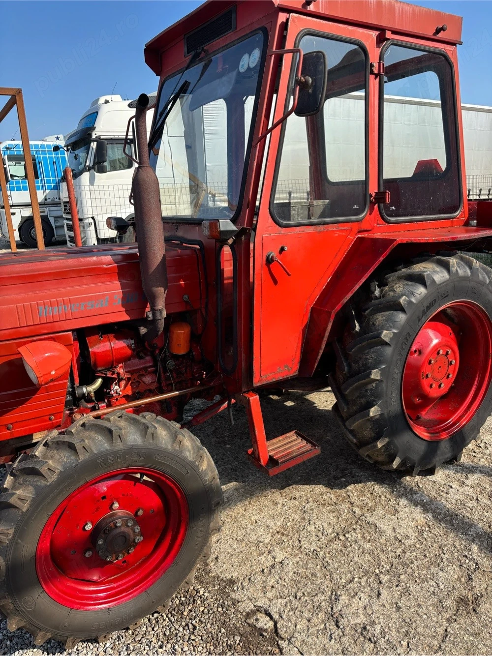 Vând tractor UTB 530 DT 4X4  