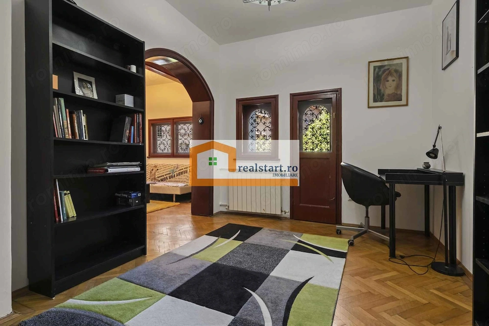 Langa Metrou, curte proprie 200mp, Garaj, 3 camere, centrala, pet friendly