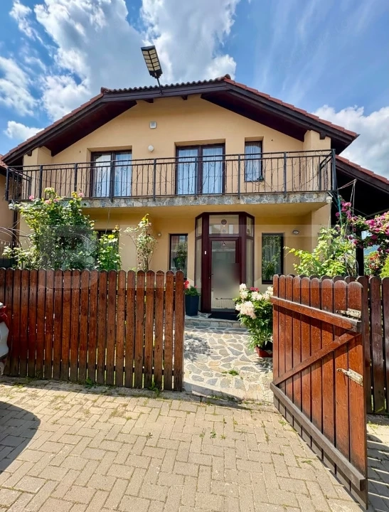 Casă din cărămidă de vânzare, 118 mp, 235 mp, zona BRAN